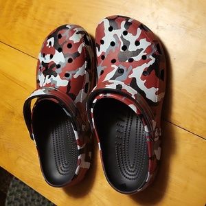 Mens Camo Crocs - size 11